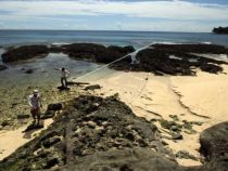 Pantai Bakaro Manokwari: Tradisi Panggil Ikan yang Memanggil Wisatawan